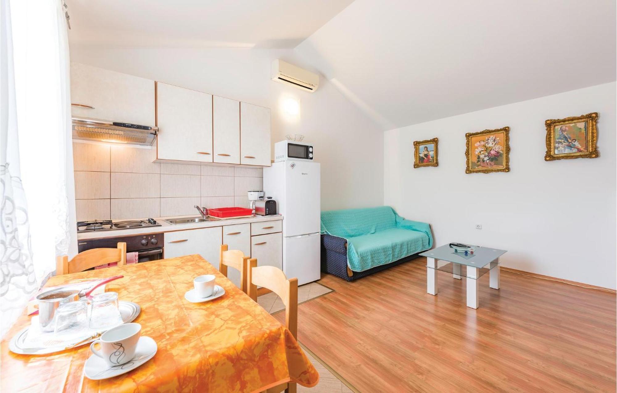 Awesome Home In Zminj With Wifi מראה חיצוני תמונה