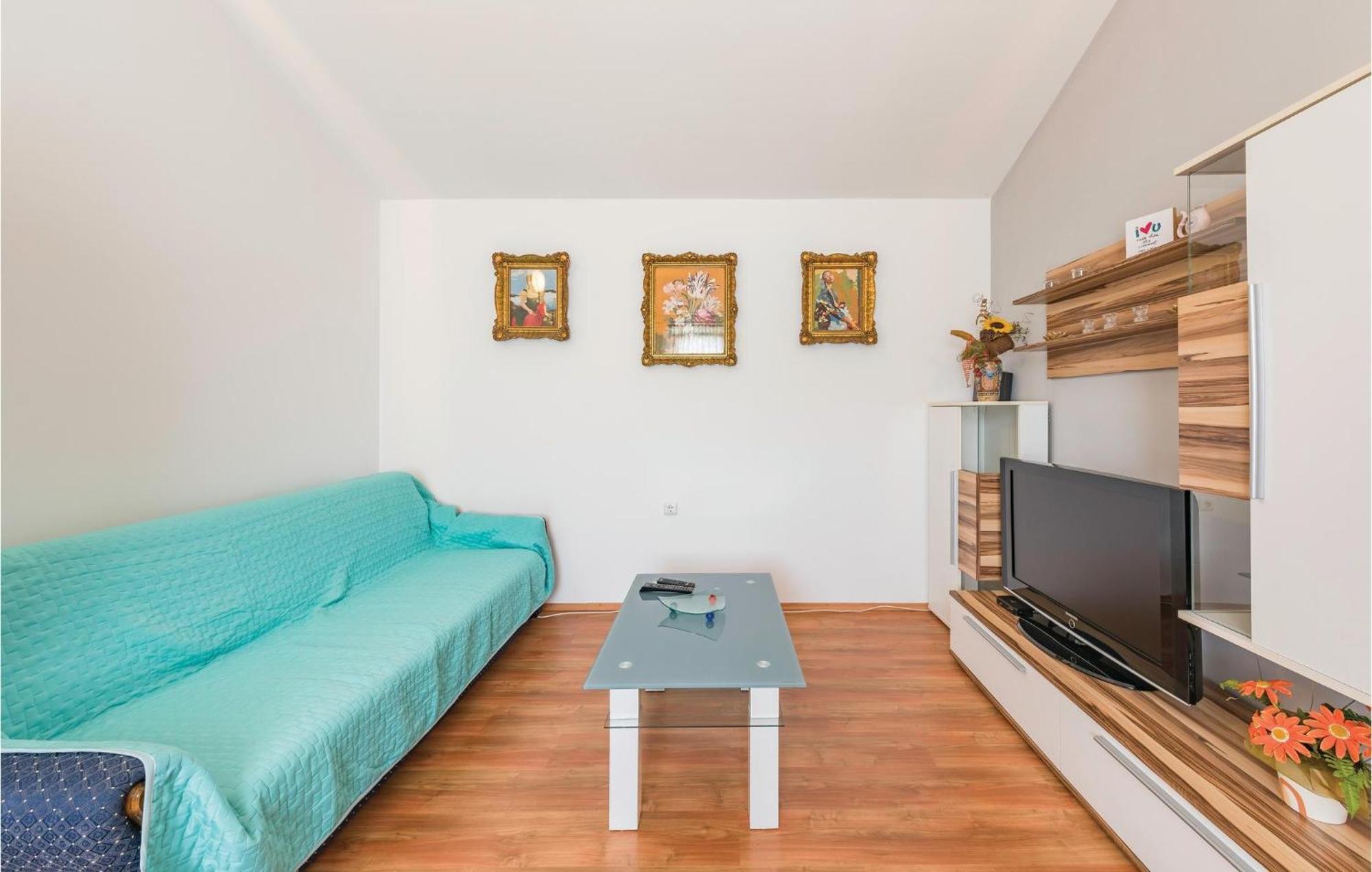 Awesome Home In Zminj With Wifi מראה חיצוני תמונה