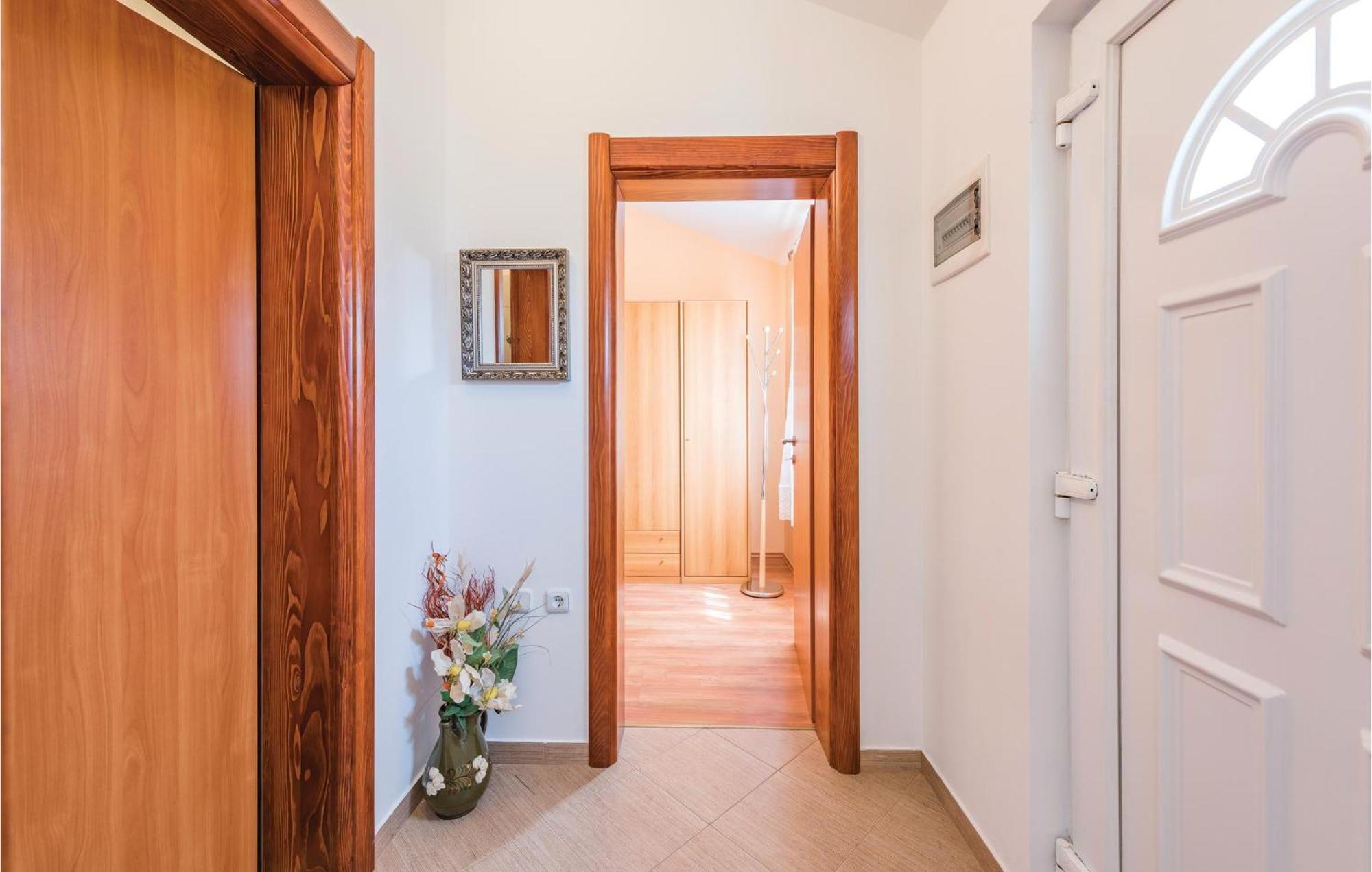 Awesome Home In Zminj With Wifi מראה חיצוני תמונה