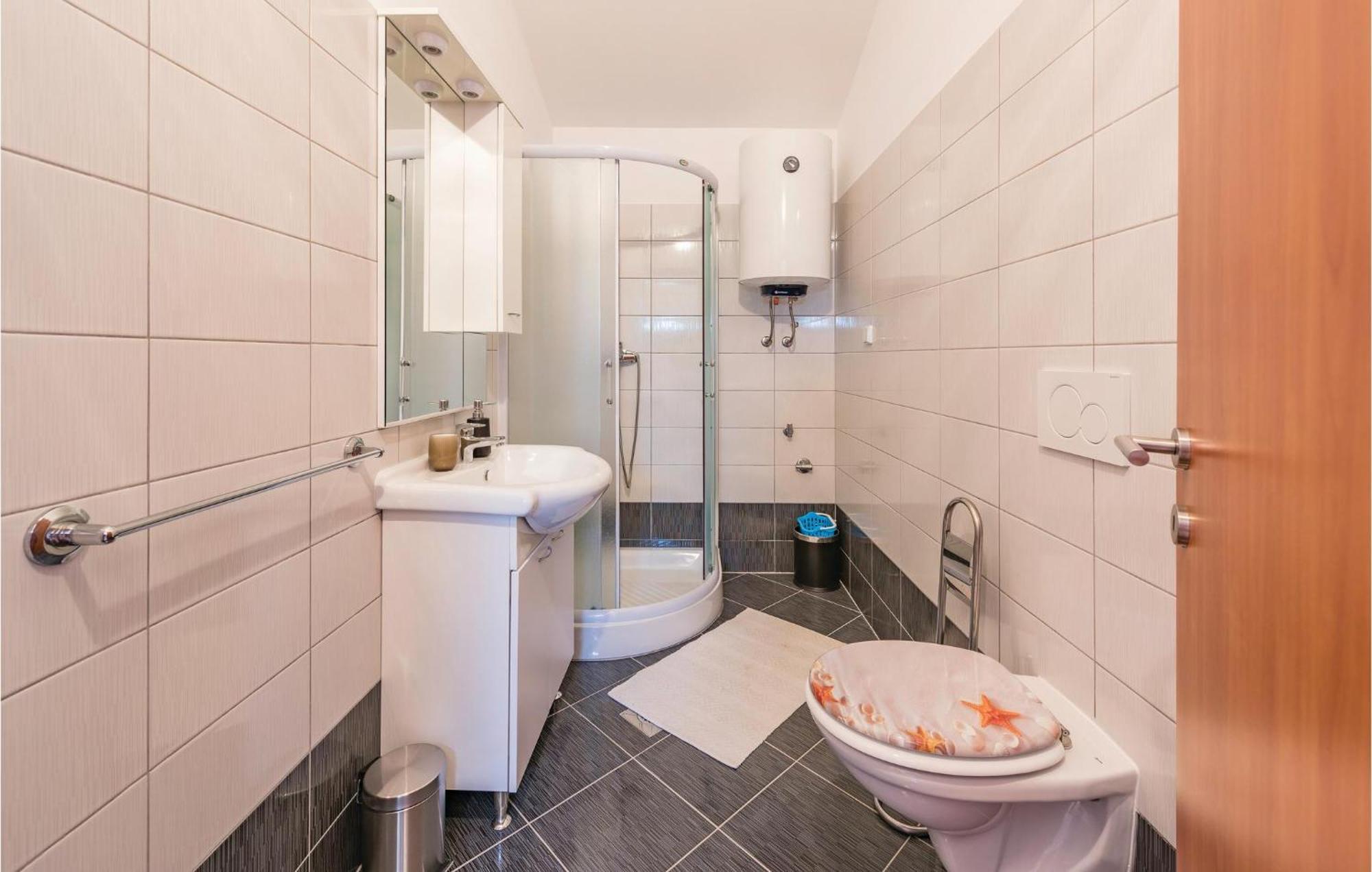 Awesome Home In Zminj With Wifi מראה חיצוני תמונה