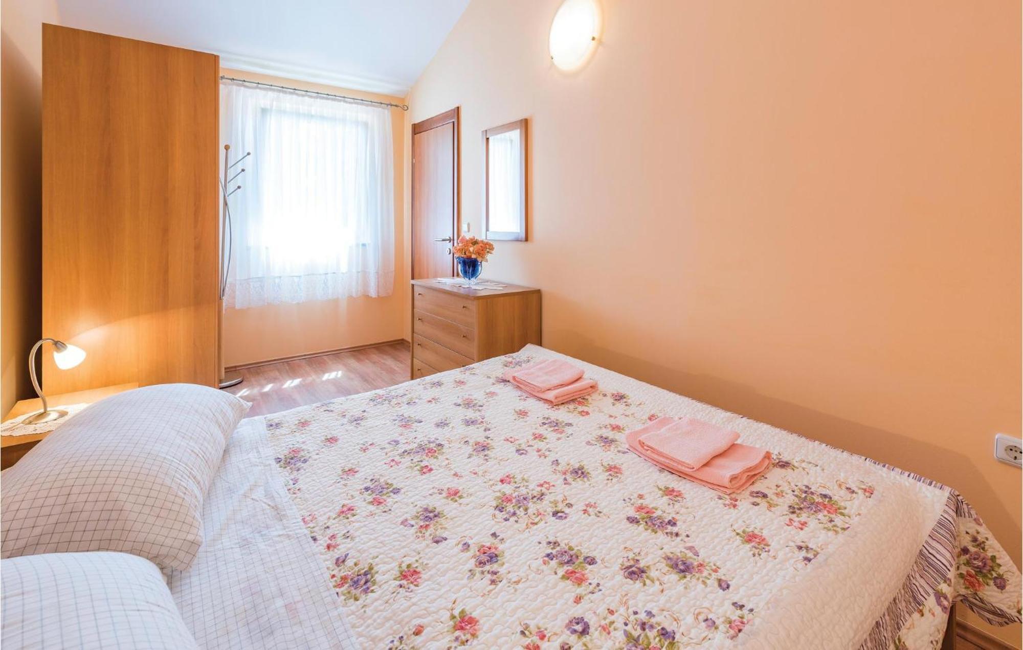 Awesome Home In Zminj With Wifi מראה חיצוני תמונה